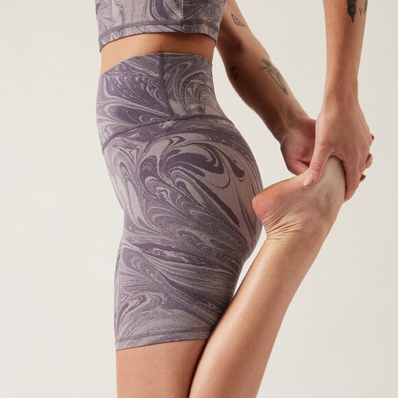 NWT Athleta Transcend 7 Inch Biker Short in Marble Violet Yoga | Women's XS - Picture 2 of 9